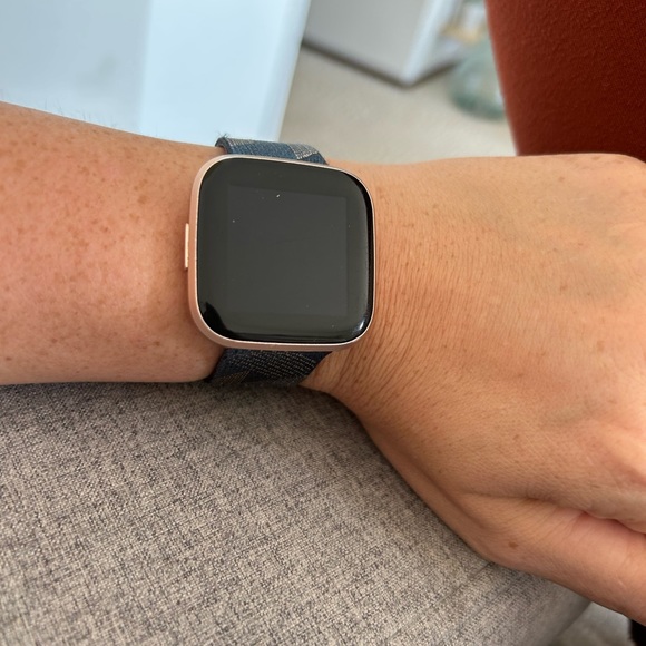 Fitbit Versa 2 - Picture 2 of 2